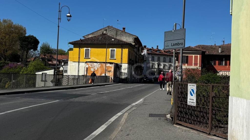 negozio in vendita a Melegnano