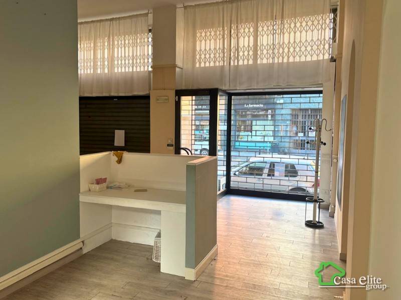 negozio in vendita a Melegnano