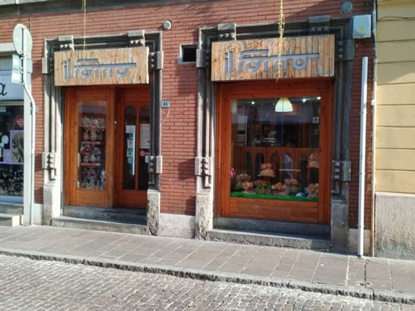 negozio in vendita a Melegnano