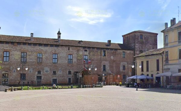 locale commerciale in vendita a Melegnano