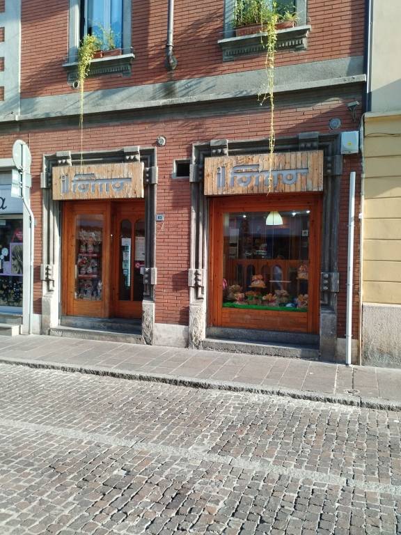 negozio in vendita a Melegnano