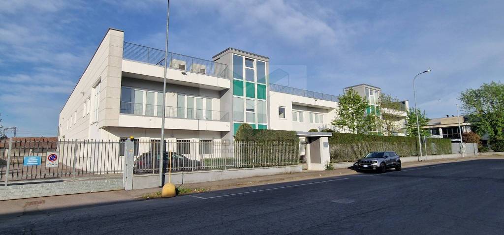 capannone in vendita a Melegnano