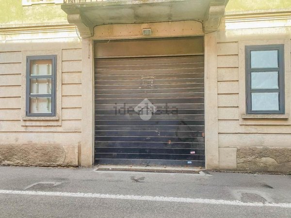 negozio in vendita a Melegnano