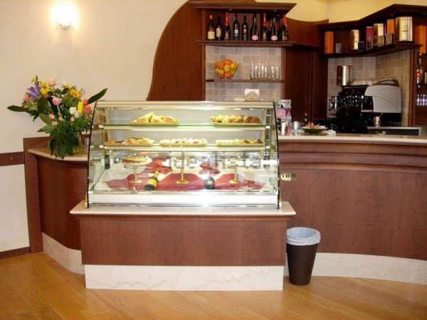negozio in vendita a Melegnano