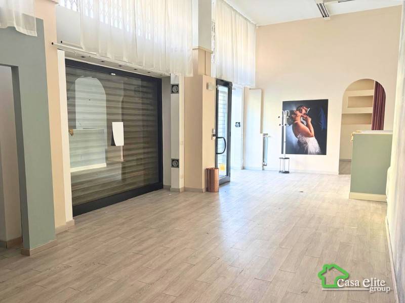 negozio in vendita a Melegnano