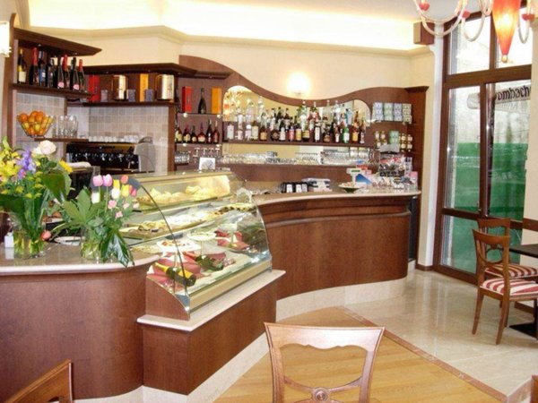 esercizio commerciale in vendita a Melegnano