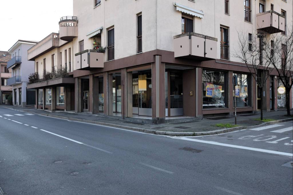negozio in vendita a Melzo