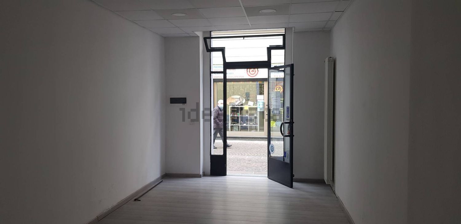 negozio in vendita a Melzo