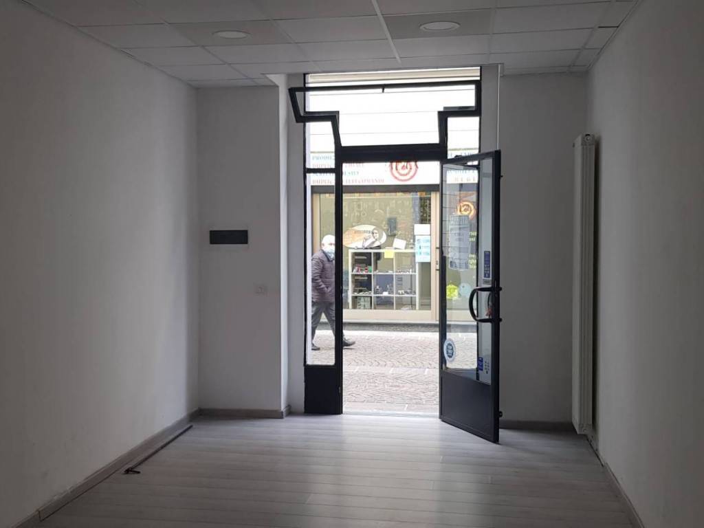 negozio in vendita a Melzo