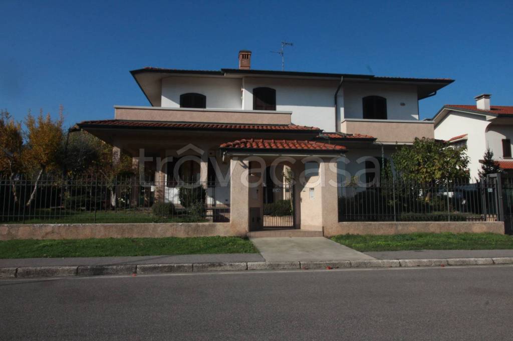 casa indipendente in vendita a Melzo