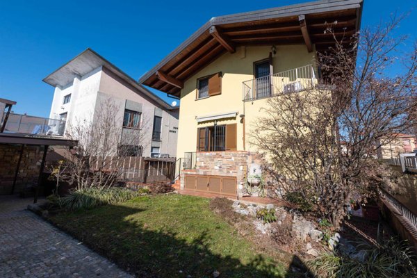 casa indipendente in vendita a Melzo