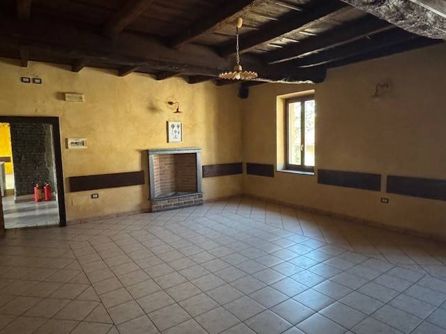 locale commerciale in vendita a Melzo