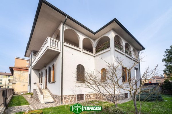 casa indipendente in vendita a Melzo