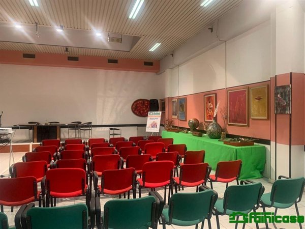 locale commerciale in vendita a Melzo
