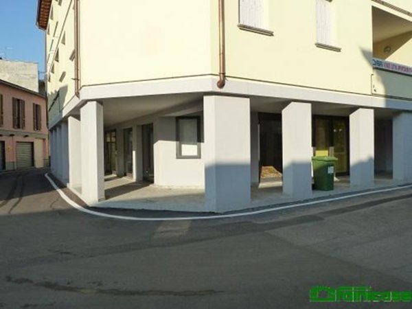 locale commerciale in vendita a Melzo