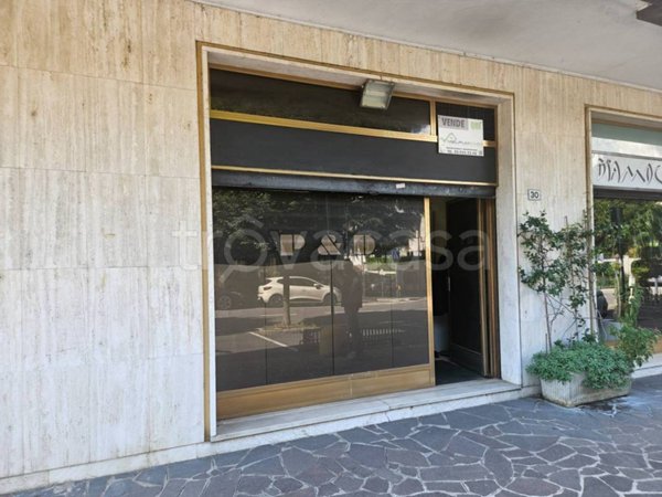 negozio in vendita a Melzo