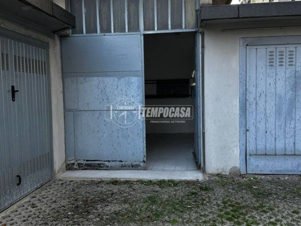 locale commerciale in vendita a Melzo