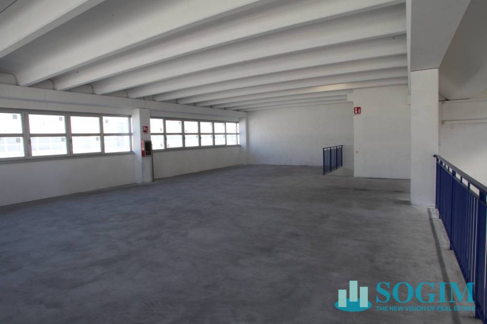 capannone in vendita a Melzo