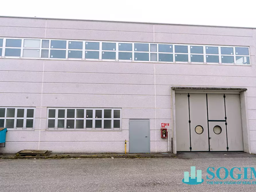 capannone in vendita a Melzo