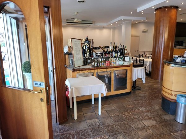 locale commerciale in vendita a Melzo