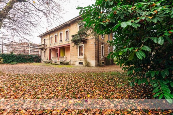 casa indipendente in vendita a Melzo