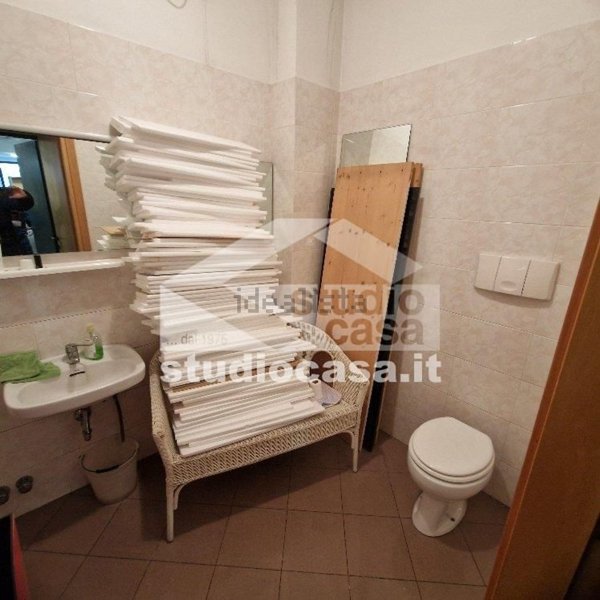 locale commerciale in vendita a Melzo