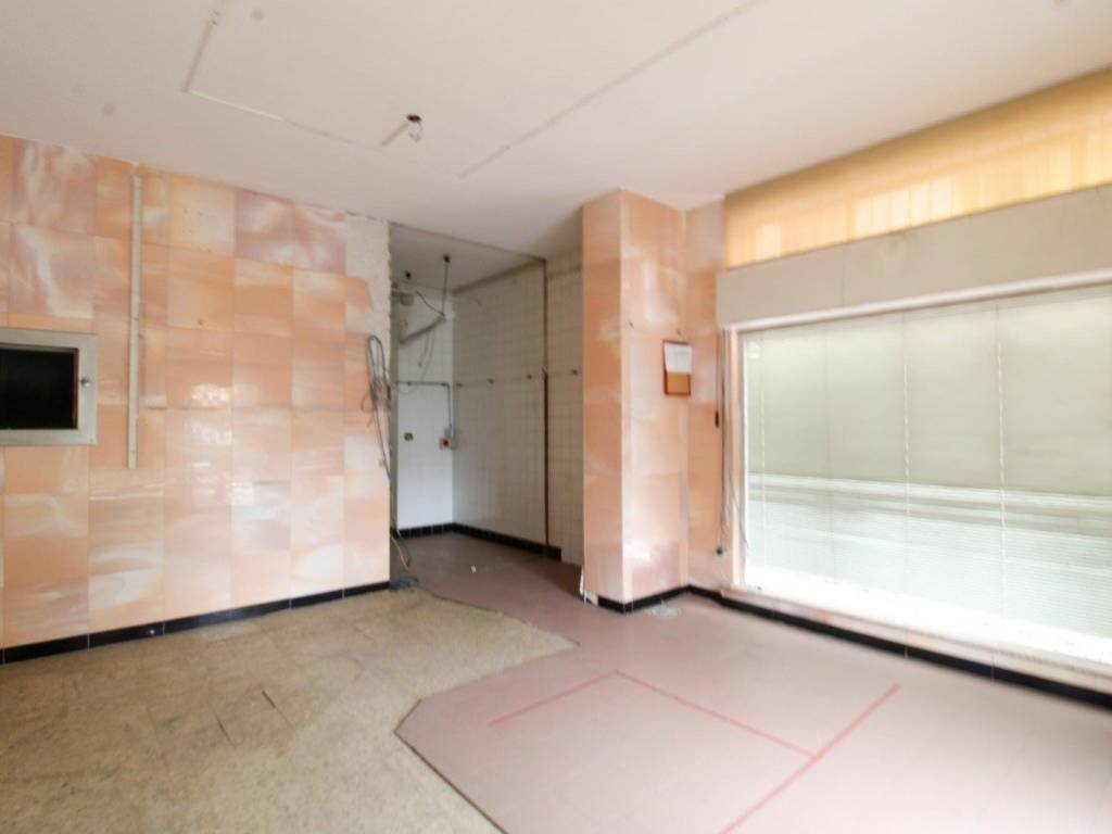 negozio in vendita a Melzo