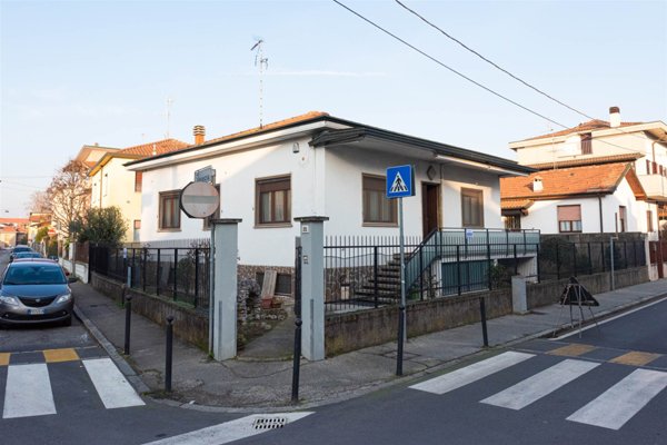 casa indipendente in vendita a Melzo