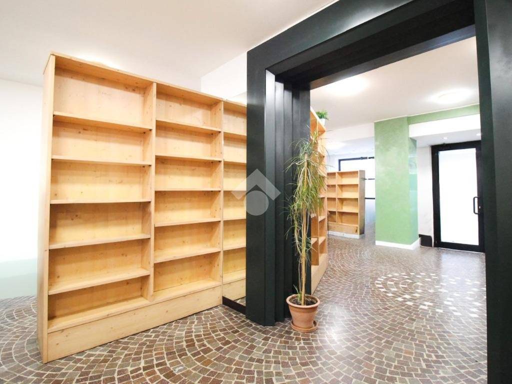 negozio in vendita a Melzo