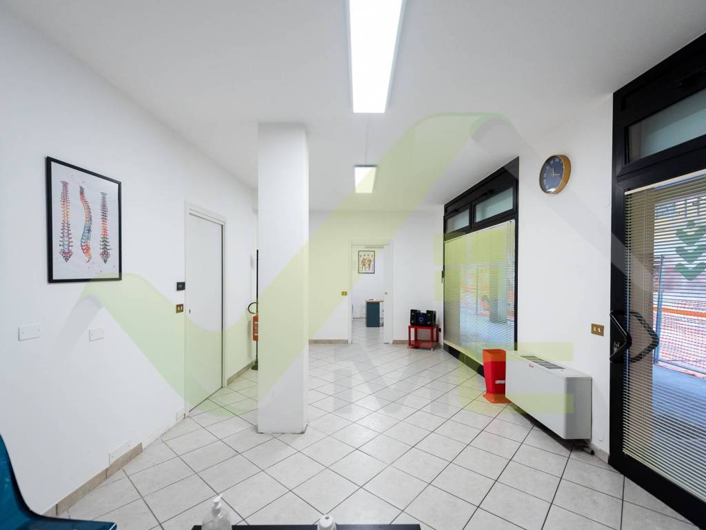 negozio in vendita a Melzo