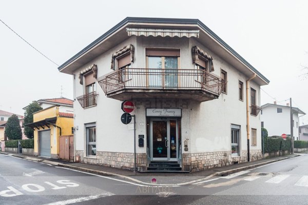 casa indipendente in vendita a Melzo
