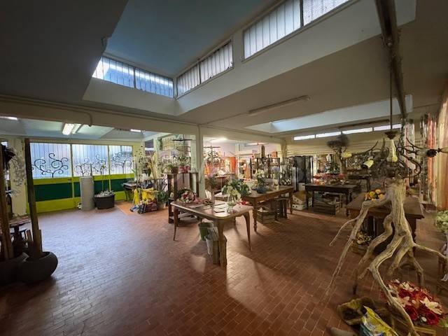 locale commerciale in vendita a Melzo