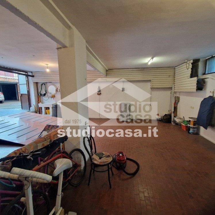 negozio in vendita a Melzo