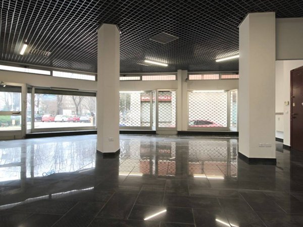 negozio in vendita a Melzo