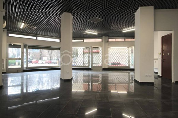 negozio in vendita a Melzo