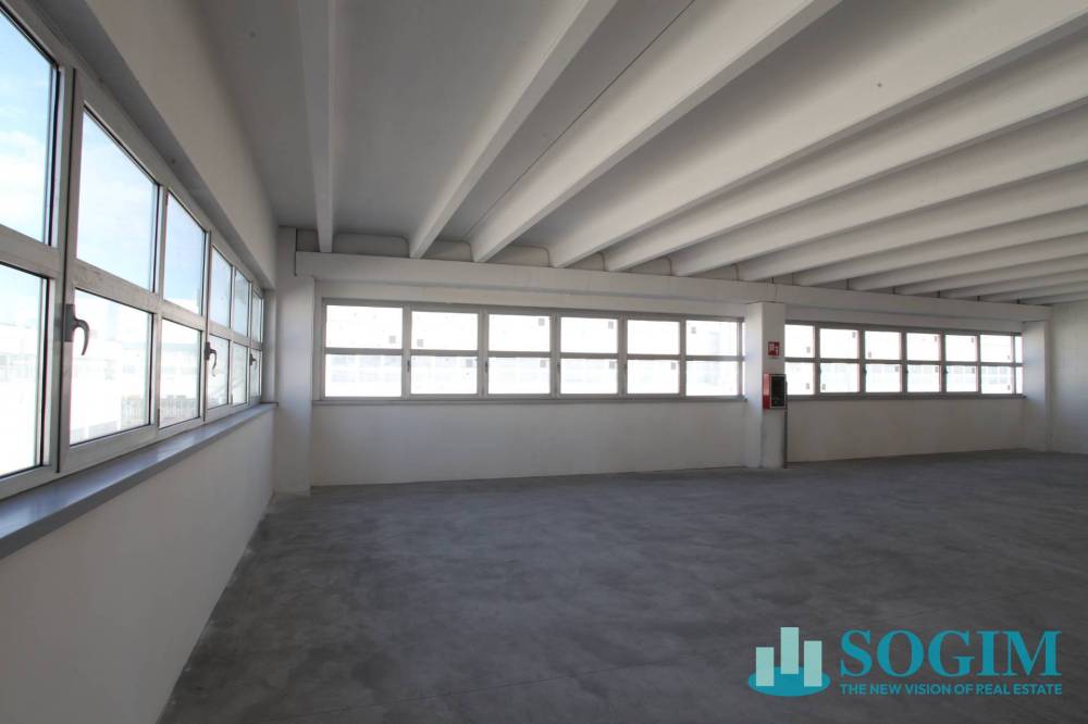 capannone in vendita a Melzo