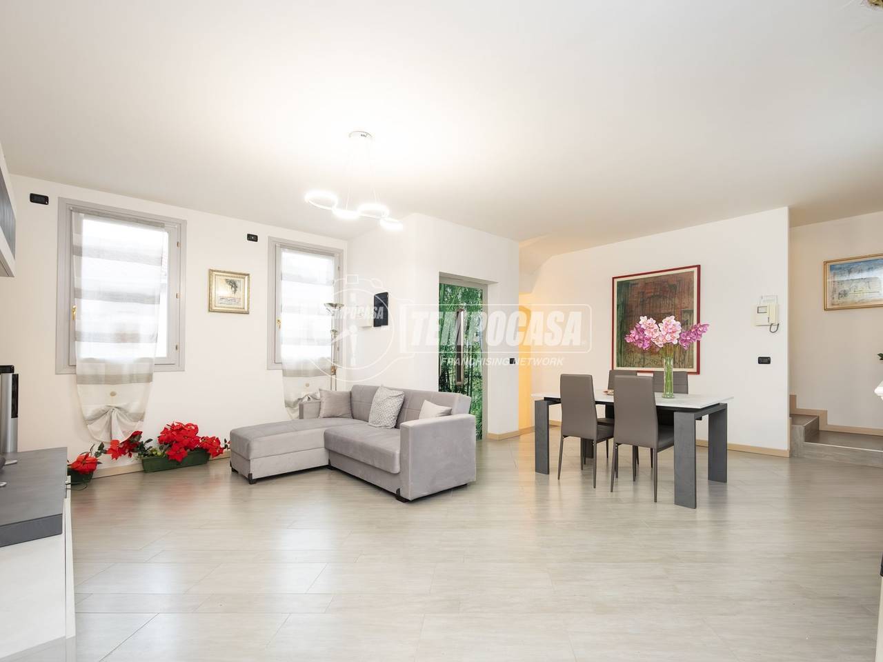 casa indipendente in vendita a Melzo