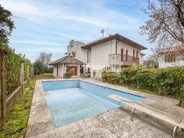 casa indipendente in vendita a Melzo