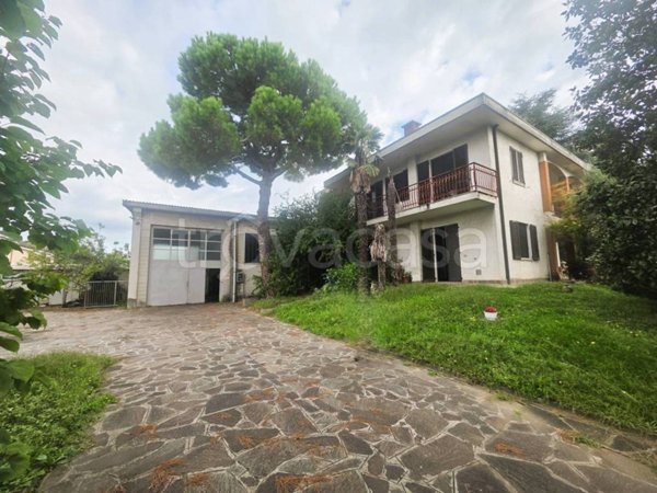 locale commerciale in vendita a Melzo