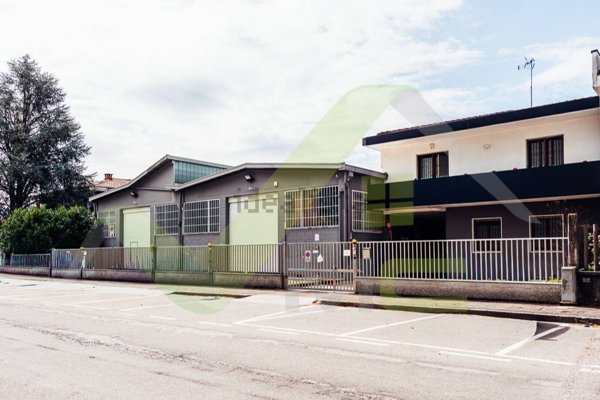 capannone in vendita a Melzo