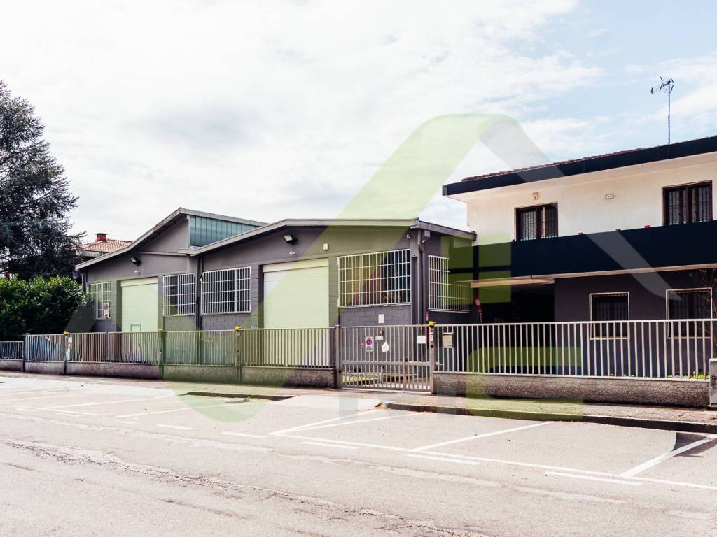 locale commerciale in vendita a Melzo