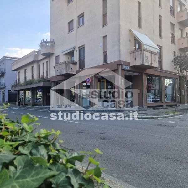 negozio in vendita a Melzo