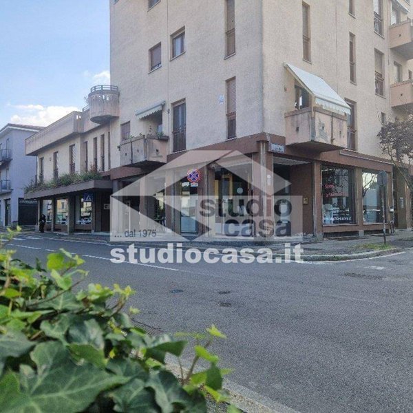 negozio in vendita a Melzo