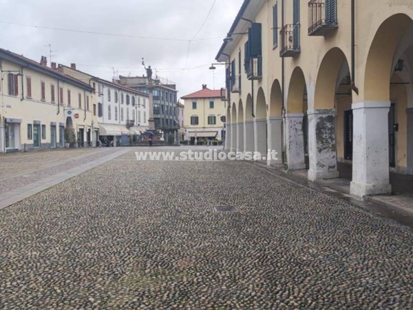 negozio in vendita a Melzo