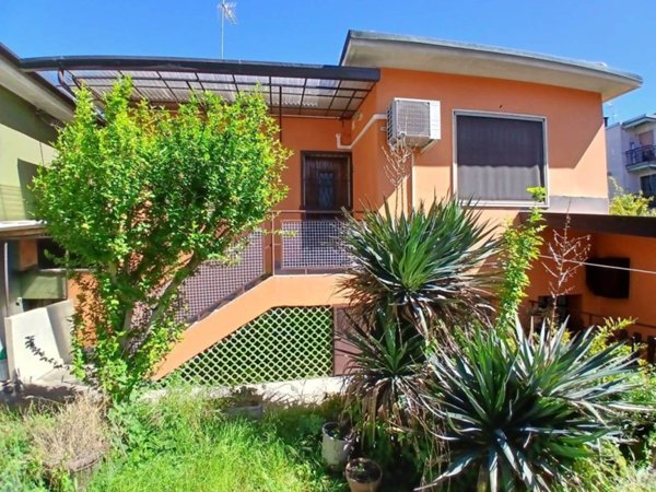 casa indipendente in vendita a Melzo
