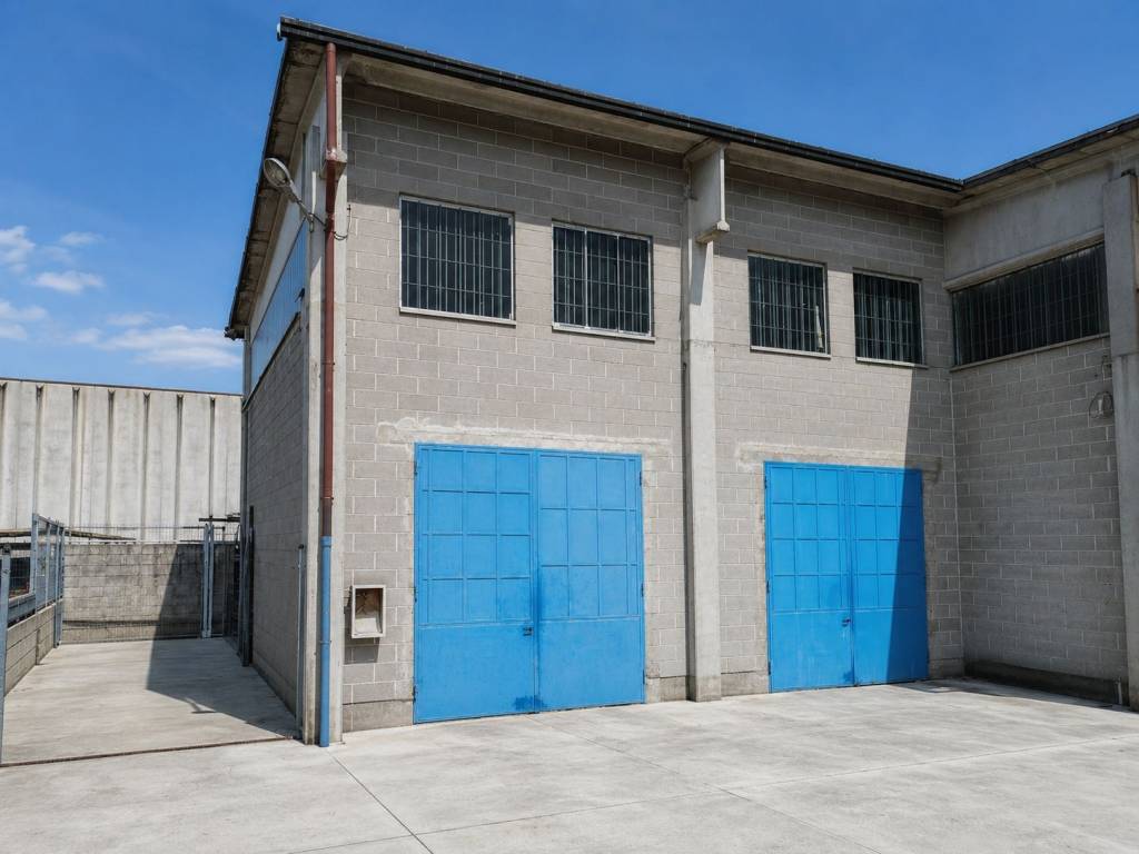 locale commerciale in vendita a Melzo