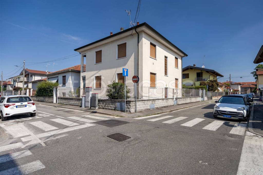 casa indipendente in vendita a Melzo