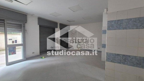 locale commerciale in vendita a Melzo
