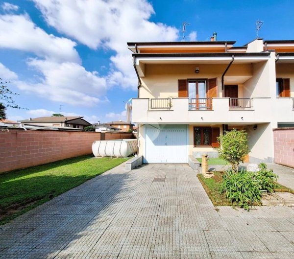 casa indipendente in vendita a Mesero