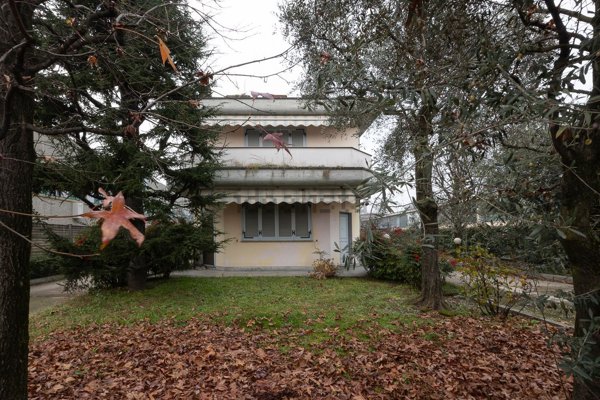 casa indipendente in vendita a Mesero